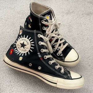 black high top converse, Chuck Taylor All Star "Daisy Embroidery"
